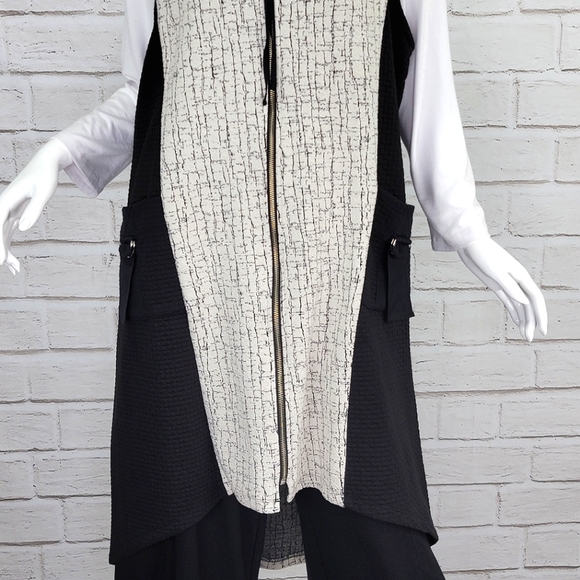 Designer Chalet Florence Zip Front Hi Lo Vest EUC! Size:L Black/Winter White - Picture 2 of 11